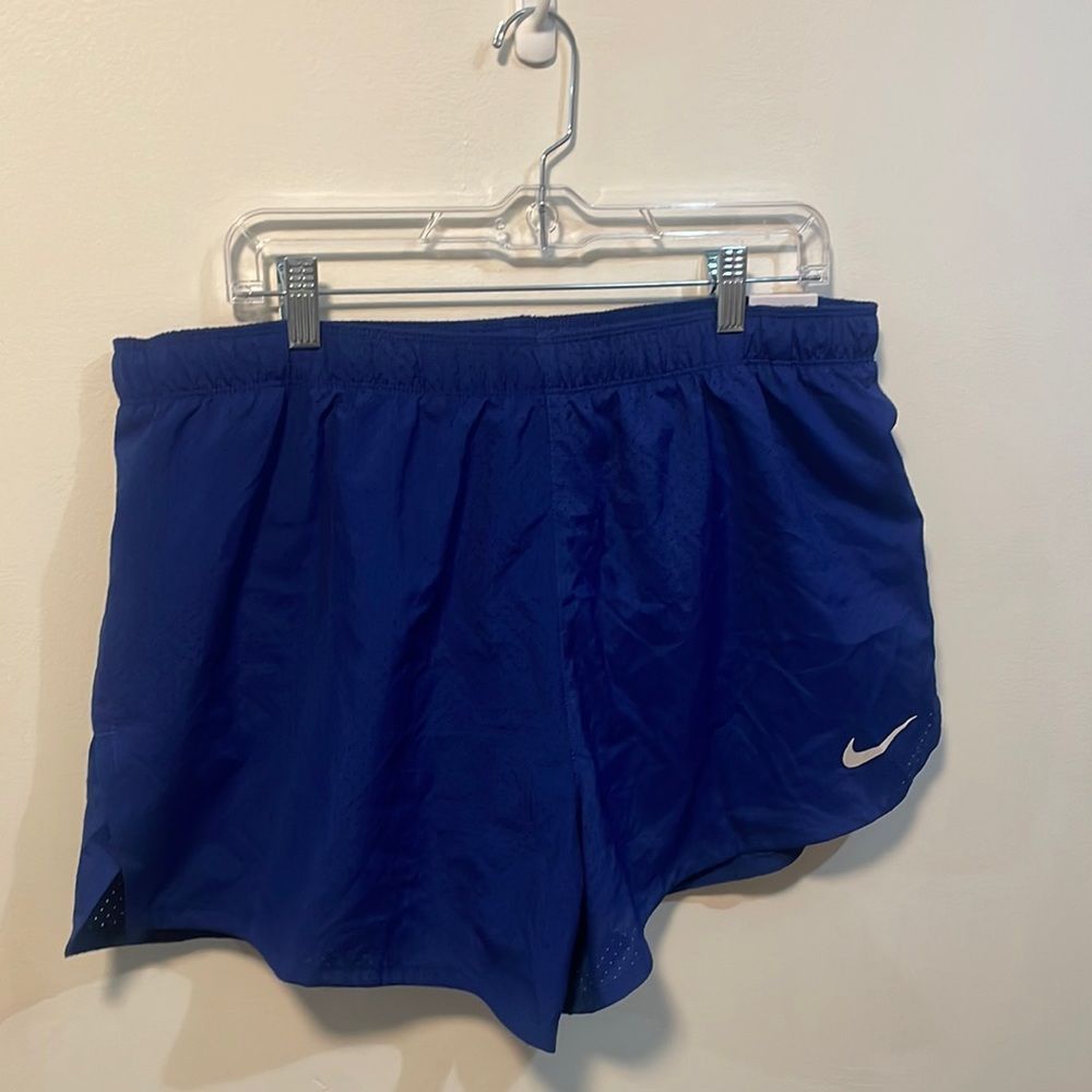 2 NWT Nike men’s blue and black large standard fit 4” length XXL shorts workout
